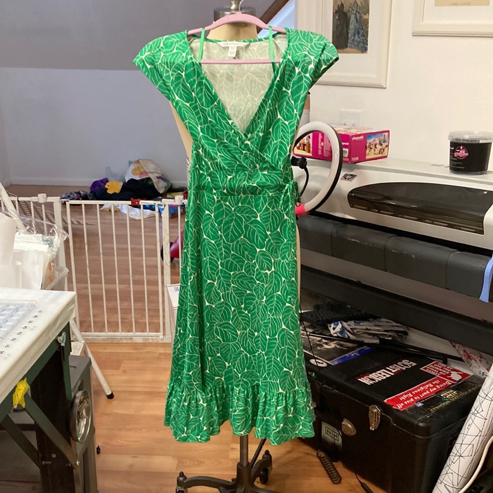 Diane Von Furstenberg DVF faux wrap drawstring green leaf print dress size 2